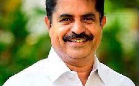 മുഖ്യമന്ത്രിക്കെതിരെ പരാതിയുമായി അടൂര്‍ പ്രകാശ് ഹൈക്കമാന്‍ഡിന് മുന്നില്‍;കോൺഗ്രസിൽ ഭിന്നത രൂക്ഷം