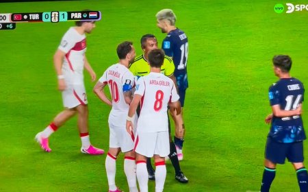 തർക്കത്തിനിടെ വായ പൊത്തിപ്പിടിച്ച് സംസാരിച്ചു;'പുതിയ വിനീഷ്യസ് നിയമം' പ്രകാരം പരാഗ്വൻ താരത്തിന് ചുവപ്പ് കാർഡ്