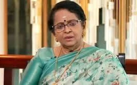 ‘AMMA ഇപ്പോഴും പാർക്കിങ്‌ ലോട്ടിലിരുന്ന് വഴക്കിടുന്നു; താത്പര്യം പരദൂഷണം, സുവർണാവസരം പാഴാക്കി’:മല്ലിക സുകുമാരൻ