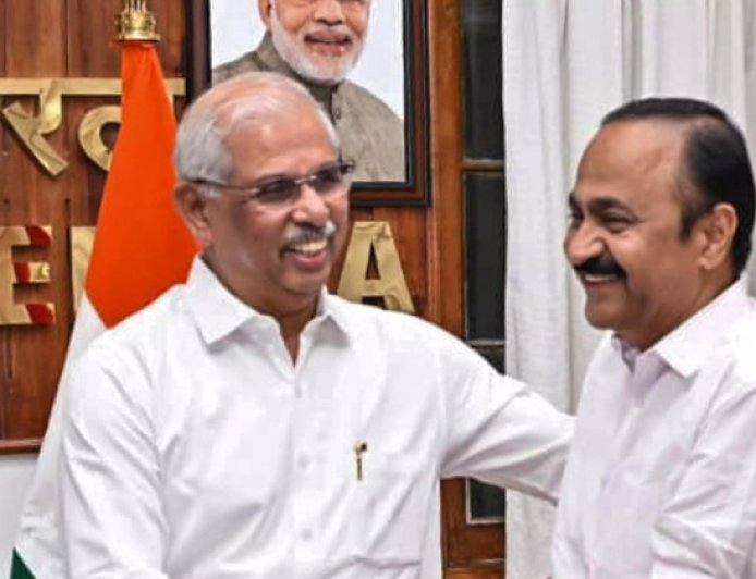 വന്ദേമാതരം വിവാദത്തിൽ വിശദീകരണവുമായി ലോക് ഭവൻ;സര്‍ക്കാര്‍ വെട്ടില്‍