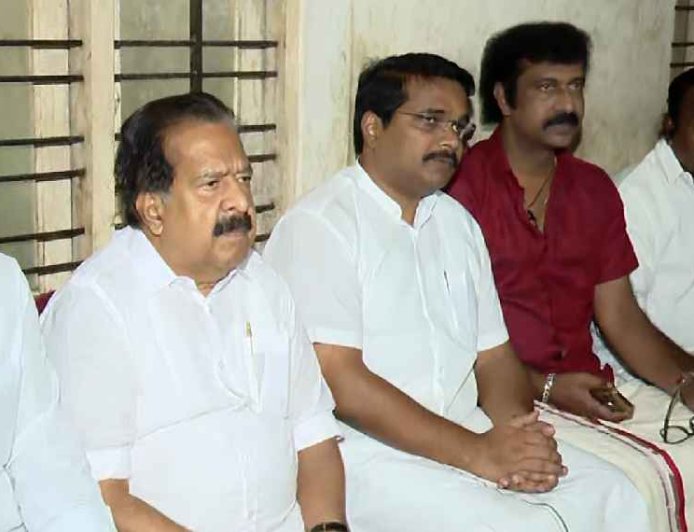 പ്രതിഷേധങ്ങള്‍ക്കൊടുവില്‍; വിഴിഞ്ഞത്ത് കാണാതായ ജോണിന്റെ വീട്ടിലെത്തി ആഭ്യന്തര മന്ത്രിയും ഫിഷറീസ് മന്ത്രിയും