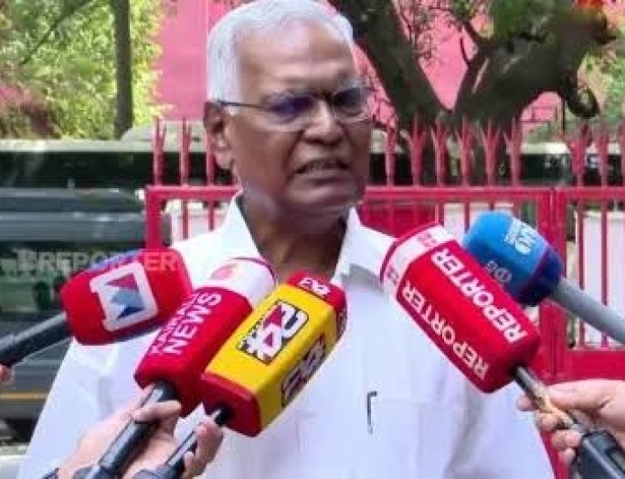 ഉപനേതാവ് പദവിയിൽ കക്ഷി ചേർന്ന് രാജയും, ഘടകക്ഷികളെ ഉൾക്കൊള്ളാൻ പിണറായി തയ്യാറാകണം