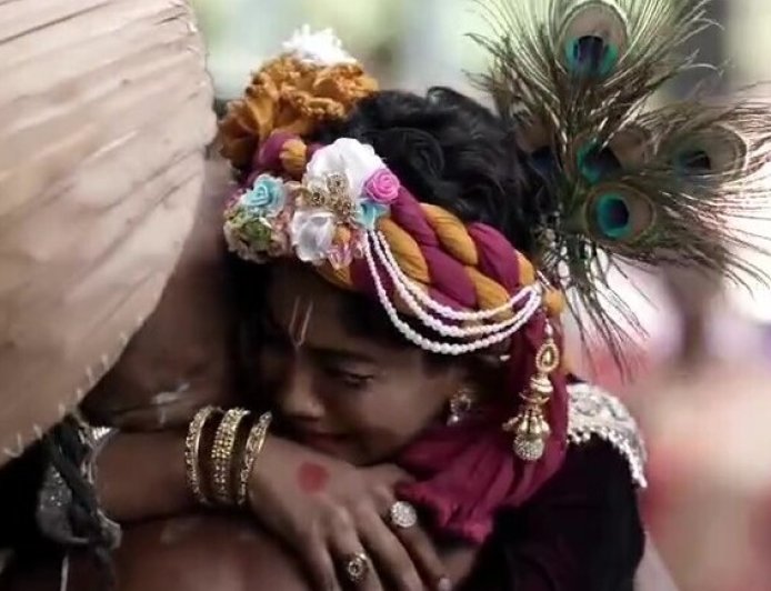 ശ്രീകൃഷ്ണ ജയന്തി ദിനത്തിൽ വൈറലായ ഇവർ യഥാർത്ഥത്തിൽ മുത്തച്ഛനും കൊച്ചുമകളുമല്ല!!!