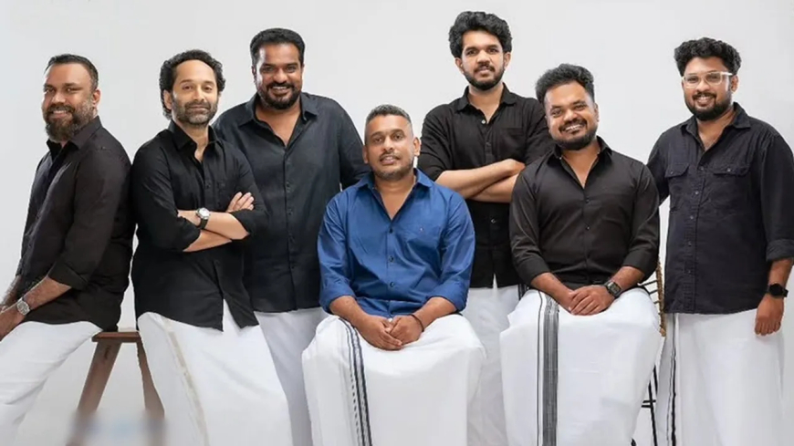 താരങ്ങളെയല്ല, അണിയറ പ്രവർത്തകരെ മുൻനിർത്തി ആഘോഷം; ചർച്ചയായി 'ബെത്‌ലഹേം കുടുംബ യൂണിറ്റിന്റെ' 300 കോടി പോസ്റ്റർ