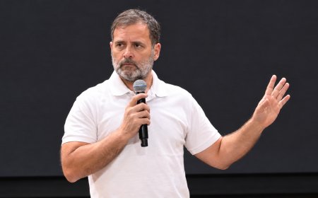 രാഷ്ട്രീയ ബോംബ് പൊട്ടിച്ച് രാഹുൽ; മോദി സർക്കാരിലെ 200 ഉദ്യോഗസ്ഥർ പ്രതിപക്ഷവുമായി ബന്ധപ്പെടുന്നുണ്ട്