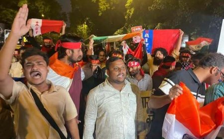 നിരോധനാജ്ഞയും വിലക്കും കാറ്റിൽപ്പറത്തി തിരംഗ മാർച്ച്; സമരക്കാരെ കസ്റ്റഡിയിലെടുത്ത് പോലീസ്