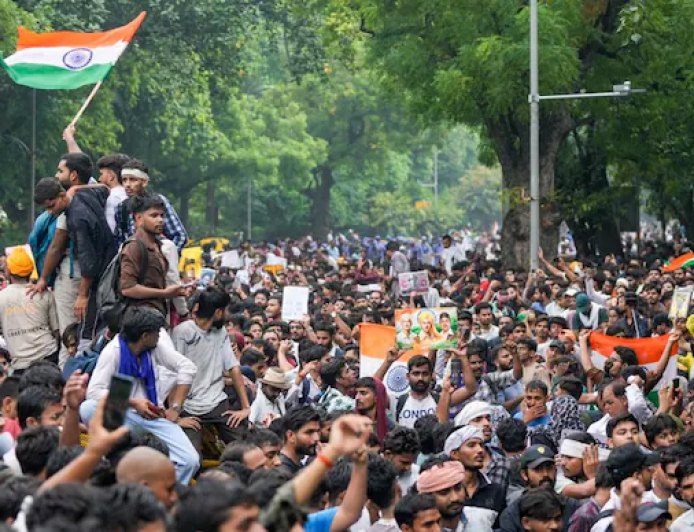 ഗ്യാനേഷിനെതിരെ പ്രതിഷേധം ശക്തം;, രാജ്യതലസ്ഥാനത്ത് എഎപിയും എഐഎസ്എഫും മുംബൈയിൽ ശിവസേനയും പ്രതിഷേധിക്കുന്നു