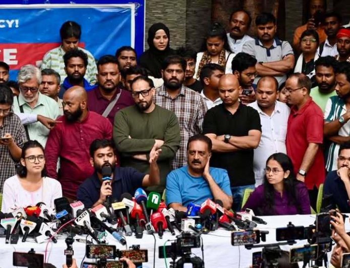 അഭിജിത് ദീപ്കെ വിളിച്ച വാർത്താസമ്മേളനത്തിൽ ബഹളമുണ്ടാക്കി; റിപ്പബ്ലിക് ടി.വി. മാധ്യമപ്രവർത്തകരെ പുറത്താക്കി